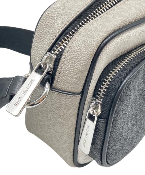 MICHAEL KORS（マイケルコース）MICHAEL KORS (マイケルコース) ショルダーバッグ ブラック×ホワイトの古着・服飾アイテム