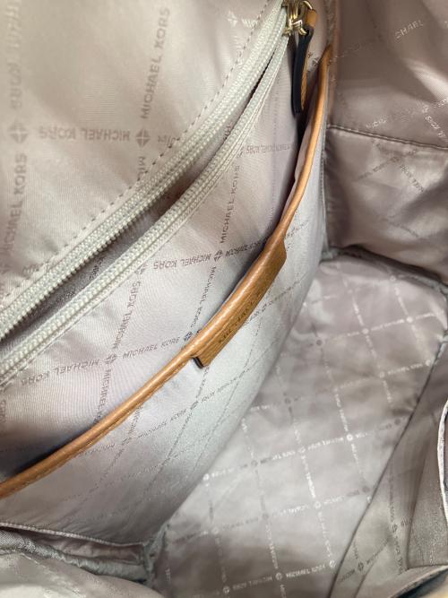 MICHAEL KORS（マイケルコース）MICHAEL KORS (マイケルコース) リュック ホワイトの古着・服飾アイテム