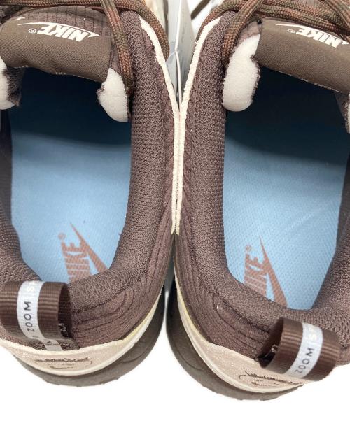 NIKE（ナイキ）NIKE (ナイキ) Travis Scott × Nike Zoom Field Jaxx ブラウン×アイボリー サイズ:28㎝ 未使用品の古着・服飾アイテム