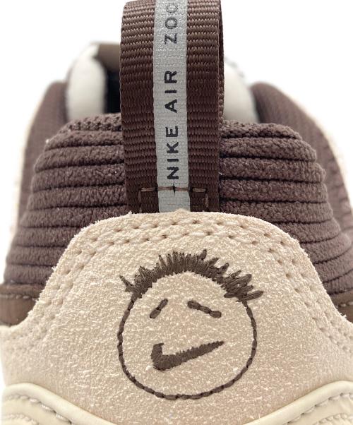 NIKE（ナイキ）NIKE (ナイキ) Travis Scott × Nike Zoom Field Jaxx ブラウン×アイボリー サイズ:28㎝ 未使用品の古着・服飾アイテム