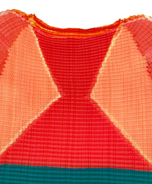 ISSEY MIYAKE（イッセイミヤケ）ISSEY MIYAKE (イッセイミヤケ) ノースリーブカットソー レッド×グリーン サイズ:2の古着・服飾アイテム