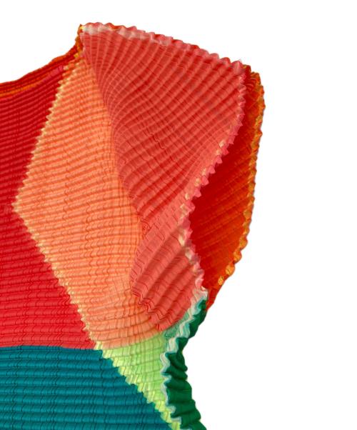 ISSEY MIYAKE（イッセイミヤケ）ISSEY MIYAKE (イッセイミヤケ) ノースリーブカットソー レッド×グリーン サイズ:2の古着・服飾アイテム
