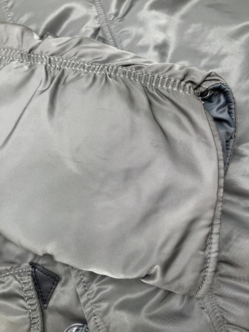 ALPHA INDUSTRIES（アルファインダストリーズ）ALPHA INDUSTRIES (アルファインダストリーズ) ミリタリージャケット グレー サイズ:Ｍの古着・服飾アイテム