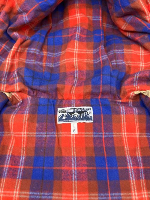 A BATHING APE（アベイシングエイプ）A BATHING APE (アベイシングエイプ) ダウンベスト ベージュ サイズ:Sの古着・服飾アイテム