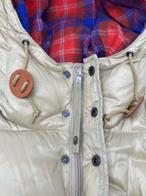 A BATHING APE（アベイシングエイプ）A BATHING APE (アベイシングエイプ) ダウンベスト ベージュ サイズ:Sの古着・服飾アイテム
