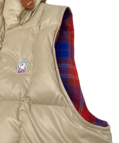 A BATHING APE（アベイシングエイプ）A BATHING APE (アベイシングエイプ) ダウンベスト ベージュ サイズ:Sの古着・服飾アイテム