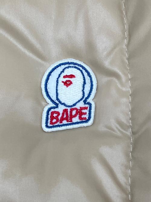 A BATHING APE（アベイシングエイプ）A BATHING APE (アベイシングエイプ) ダウンベスト ベージュ サイズ:Sの古着・服飾アイテム