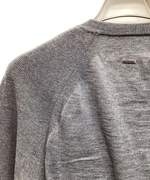 LOUIS VUITTON（ルイ ヴィトン）LOUIS VUITTON (ルイ ヴィトン) ステープルズ ラグランクルーネック ポケットデザインニット グレー サイズ:XSの古着・服飾アイテム