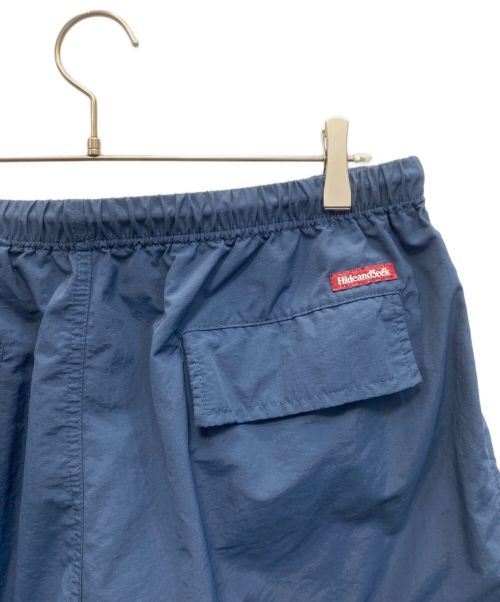HIDE AND SEEK（ハイドアンドシーク）HIDE AND SEEK (ハイドアンドシーク) ナイロントラックパンツ ブルー サイズ:XLの古着・服飾アイテム