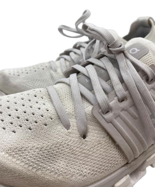 on（オン）on (オン) スニーカー ホワイト×グレー サイズ:23cmの古着・服飾アイテム