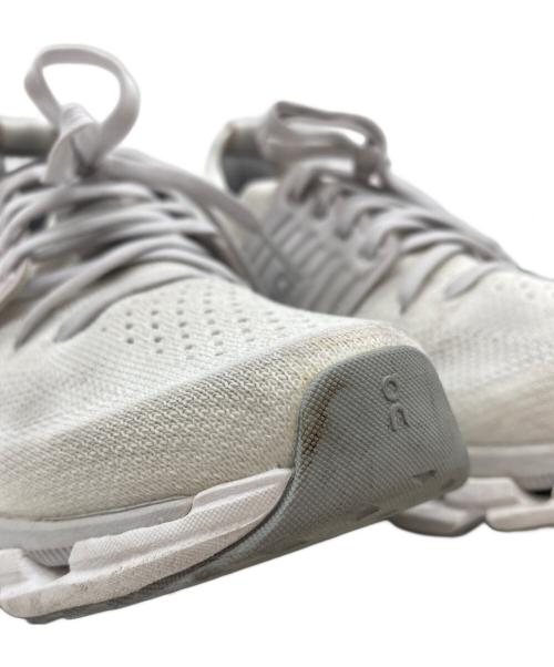 on（オン）on (オン) スニーカー ホワイト×グレー サイズ:23cmの古着・服飾アイテム
