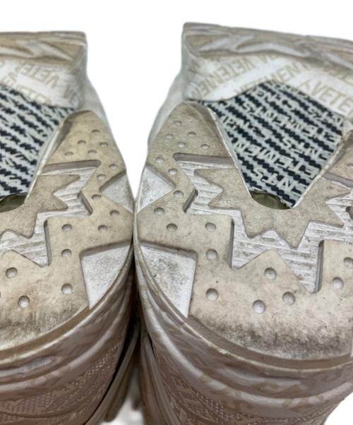 VETEMENTS（ヴェトモン）VETEMENTS (ヴェトモン) REEBOK (リーボック) INSTA PUMP FURY VET EMOJI インスタポンプフューリー エモジ CN3764 ホワイト サイズ:26.5cmの古着・服飾アイテム