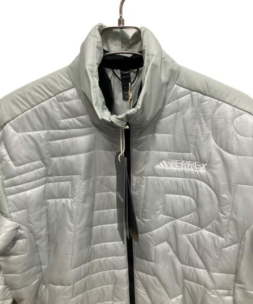 adidas（アディダス）adidas (アディダス) インサレーション パデッドジャケット ライトグレー サイズ:Mの古着・服飾アイテム