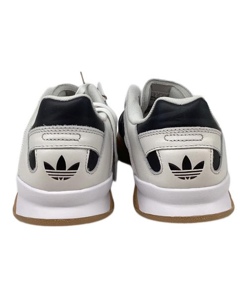 adidas（アディダス）adidas (アディダス) スニーカー ホワイト×ブラック サイズ:27.5ｃｍ 未使用品の古着・服飾アイテム