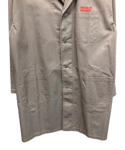 JOURNAL STANDARD relume（ジャーナルスタンダード レリューム）JOURNAL STANDARD relume (ジャーナルスタンダード レリューム) WILHELM NEUBERT×FRANZ コート グレー サイズ:Lの古着・服飾アイテム