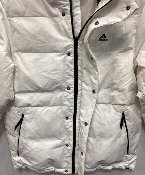 adidas（アディダス）adidas (アディダス) ダウンジャケット ホワイト サイズ:Ｍ 未使用品の古着・服飾アイテム