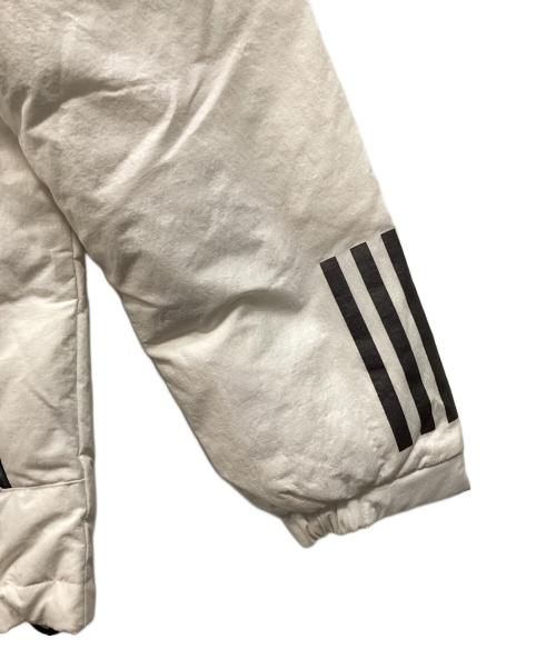 adidas（アディダス）adidas (アディダス) ダウンジャケット ホワイト サイズ:Ｍ 未使用品の古着・服飾アイテム