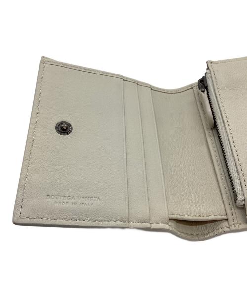 BOTTEGA VENETA（ボッテガベネタ）BOTTEGA VENETA (ボッテガベネタ) 3つ折り財布 アイボリーの古着・服飾アイテム