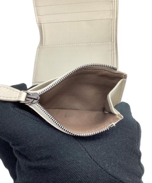 BOTTEGA VENETA（ボッテガベネタ）BOTTEGA VENETA (ボッテガベネタ) 3つ折り財布 アイボリーの古着・服飾アイテム