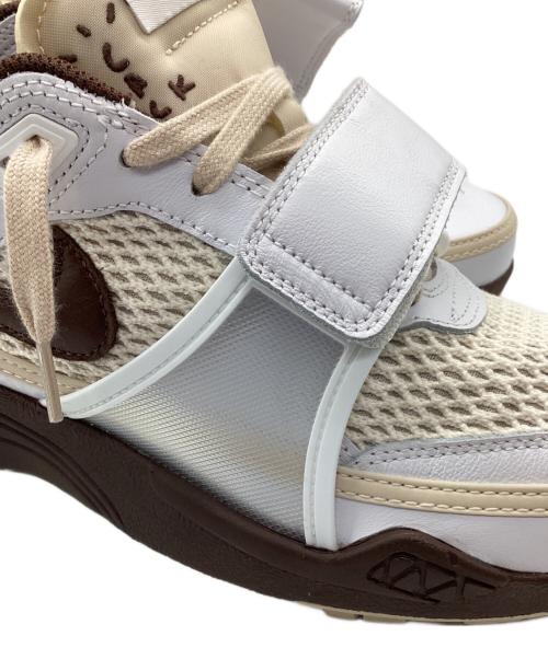 NIKE（ナイキ）NIKE (ナイキ) スニーカー ホワイト×ブラウン サイズ:27.5cmの古着・服飾アイテム