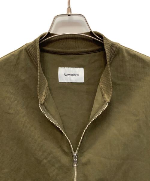 NewAnce（ニュアンス）NewAnce (ニュアンス) スウェット オリーブ サイズ:Ｍの古着・服飾アイテム