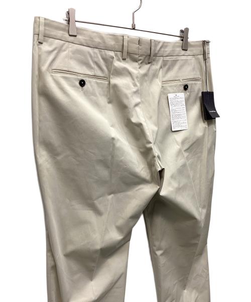 ERMENEGILDO ZEGNA（エルメネジルド・ゼニア）ERMENEGILDO ZEGNA (エルメネジルド・ゼニア) トラウザーパンツ ベージュ サイズ:56 未使用品の古着・服飾アイテム