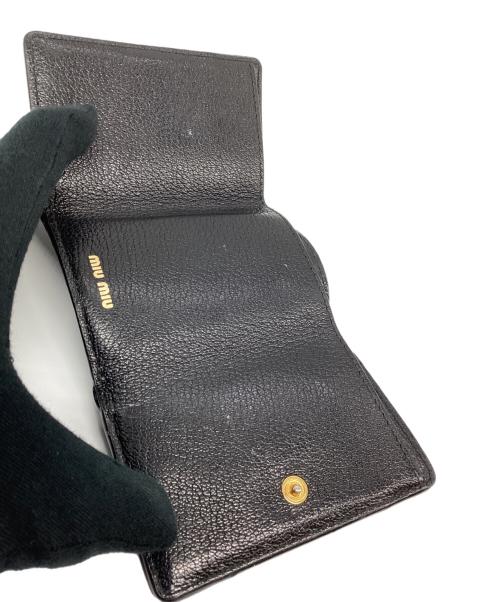 MIU MIU（ミュウミュウ）MIU MIU (ミュウミュウ) 3つ折り財布 ブラックの古着・服飾アイテム