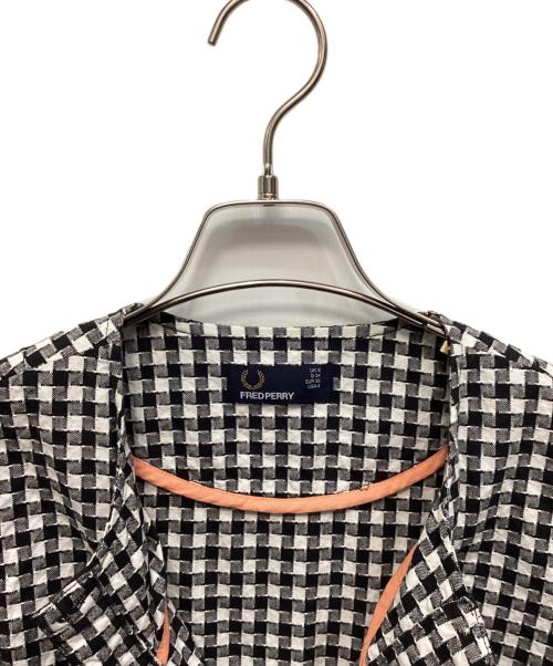FRED PERRY（フレッドペリー）FRED PERRY (フレッドペリー) シャツワンピース ホワイト×ブラック サイズ:36の古着・服飾アイテム