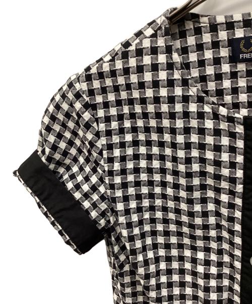 FRED PERRY（フレッドペリー）FRED PERRY (フレッドペリー) シャツワンピース ホワイト×ブラック サイズ:36の古着・服飾アイテム