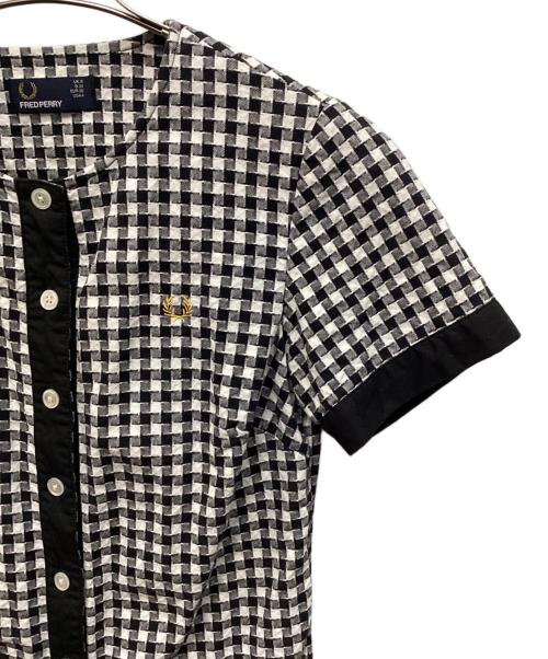 FRED PERRY（フレッドペリー）FRED PERRY (フレッドペリー) シャツワンピース ホワイト×ブラック サイズ:36の古着・服飾アイテム