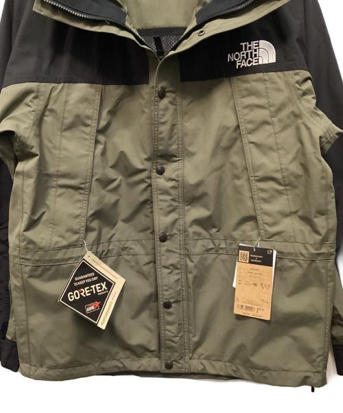 THE NORTH FACE（ザ ノース フェイス）THE NORTH FACE (ザ ノース フェイス) マウンテンライトジャケット ブラック×オリーブ サイズ:Ｍ 未使用品の古着・服飾アイテム