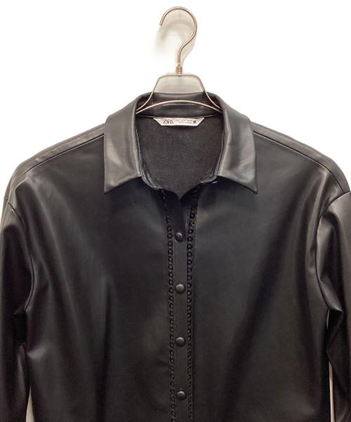 ZARA（ザラ）ZARA (ザラ) フェイクレザーシャツ ブラック サイズ:Ｓ（US）の古着・服飾アイテム