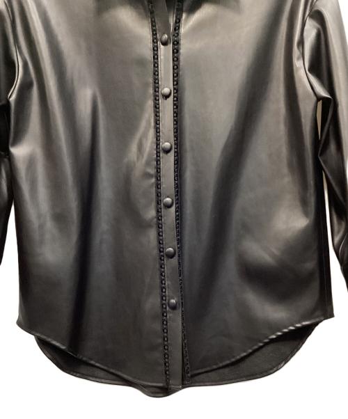 ZARA（ザラ）ZARA (ザラ) フェイクレザーシャツ ブラック サイズ:Ｓ（US）の古着・服飾アイテム