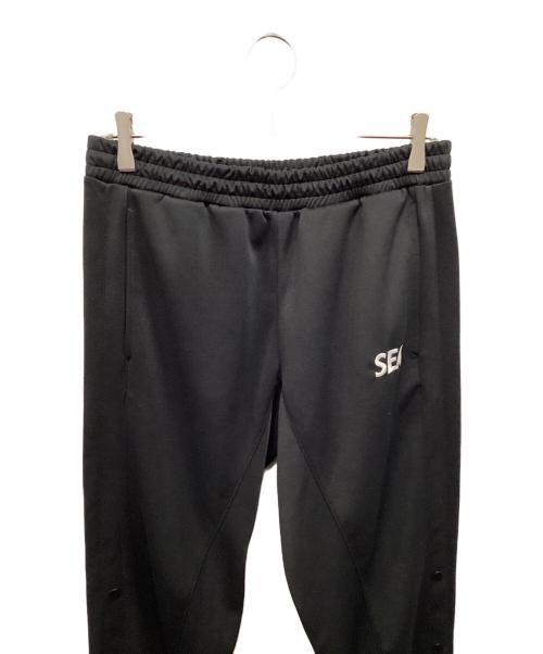 WIND AND SEA（ウィンダンシー）WIND AND SEA (ウィンダンシー) トラックパンツ ブラック×ホワイト サイズ:Sの古着・服飾アイテム