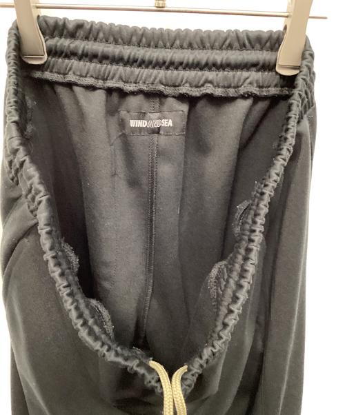 WIND AND SEA（ウィンダンシー）WIND AND SEA (ウィンダンシー) トラックパンツ ブラック×ホワイト サイズ:Sの古着・服飾アイテム