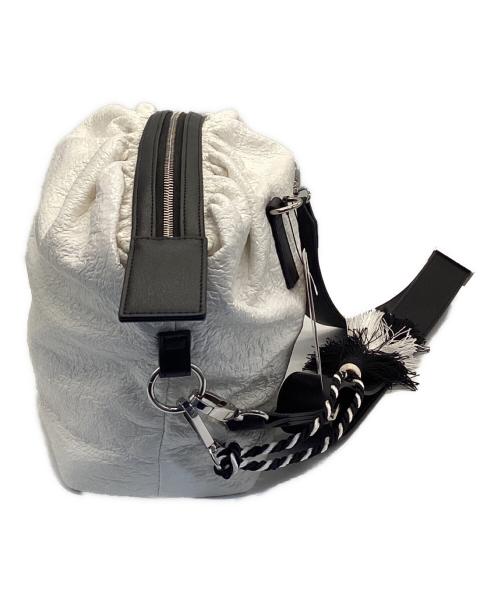 ADORE（アドーア）ADORE (アドーア) ショルダーバッグ ホワイト×ブラック 未使用品の古着・服飾アイテム