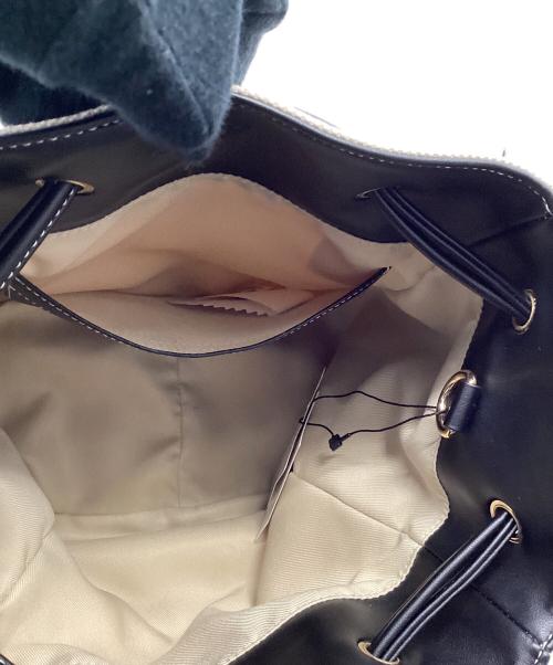 ADORE（アドーア）ADORE (アドーア) ドロストバケットバッグ ベージュ×ブラックの古着・服飾アイテム