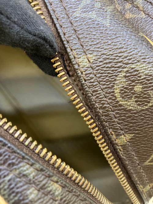 LOUIS VUITTON（ルイ ヴィトン）LOUIS VUITTON (ルイ ヴィトン) ショルダーバッグ ブラウンの古着・服飾アイテム