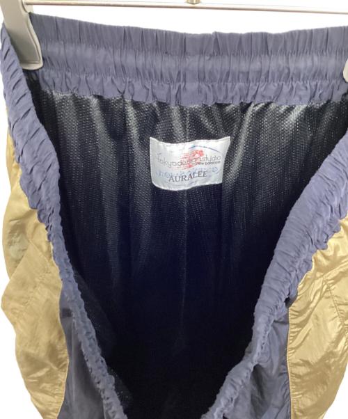 AURALEE（オーラリー）AURALEE (オーラリー) TDS NB Archives Remastered シャンブレーナナイロントラックパンツ ネイビー×ブラウン サイズ:Lの古着・服飾アイテム