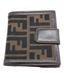 FENDI（フェンディ）の古着「ズッカ Wホック 2つ折り財布 2289-01695-018　」｜ブラウン