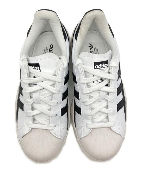 adidas（アディダス）adidas (アディダス) ローカットスニーカー ホワイト×ブラック サイズ:23.5の古着・服飾アイテム