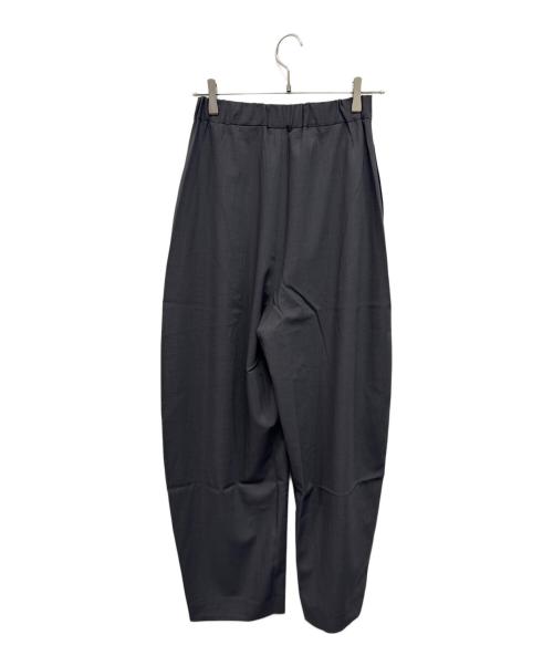 forme（フォルメ）forme (フォルメ) カーブパンツ チャコールグレー サイズ:1 未使用品の古着・服飾アイテム