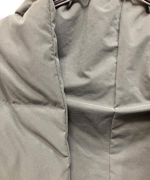 sillage（シアージ）sillage (シアージ) Sillage(シアージ)ダウンベスト オリーブ サイズ:フリーサイズの古着・服飾アイテム