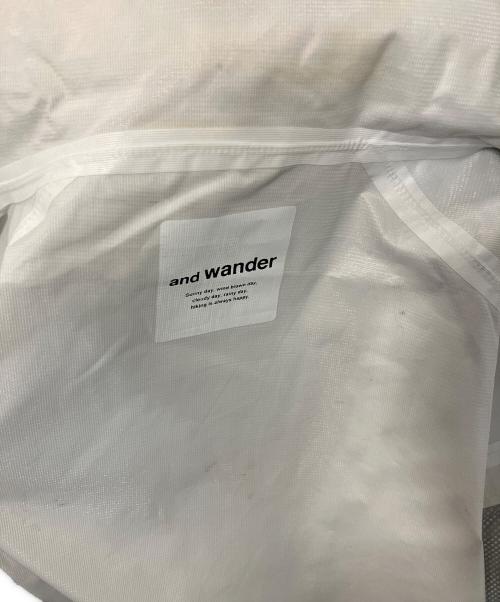 and wander（アンドワンダー）and wander (アンドワンダー) マウンテンパーカー ホワイト サイズ:Mの古着・服飾アイテム