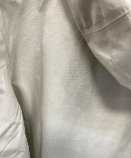 and wander（アンドワンダー）and wander (アンドワンダー) マウンテンパーカー ホワイト サイズ:Mの古着・服飾アイテム