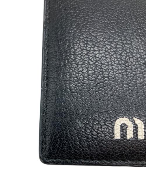 MIU MIU（ミュウミュウ）MIU MIU (ミュウミュウ) 2つ折り財布 ブラック×ホワイトの古着・服飾アイテム