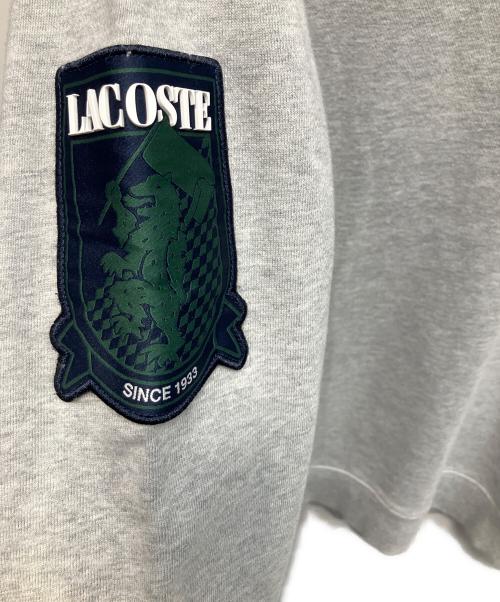 LACOSTE（ラコステ）LACOSTE (ラコステ) ヘリテージワッペンクルーネックスウェット グレー サイズ:US Lの古着・服飾アイテム
