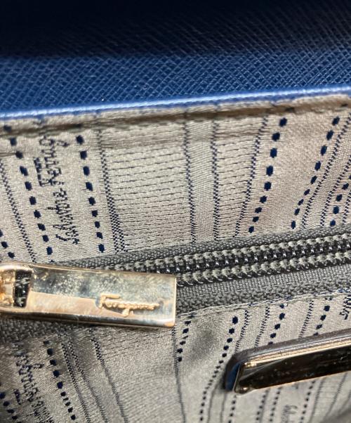 Salvatore Ferragamo（サルヴァトーレ フェラガモ）Salvatore Ferragamo (サルヴァトーレ フェラガモ) 2WAYショルダーバッグ EO-21C361 ネイビーの古着・服飾アイテム