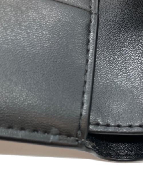 MICHAEL KORS（マイケル・コース）MICHAEL KORS (マイケル・コース) 2つ折り財布 ホワイト×ブラックの古着・服飾アイテム