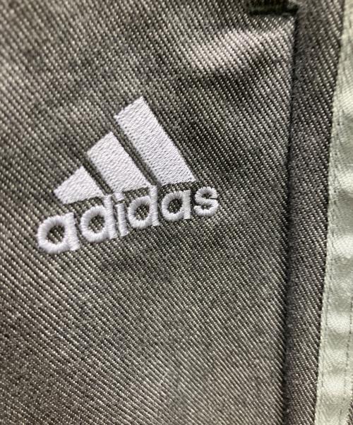 adidas（アディダス）adidas (アディダス) ストレートデニムパンツ グレー サイズ:Oの古着・服飾アイテム